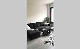 Cosy Studio Near By Airport, 2Min From Train!